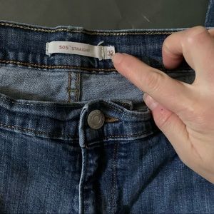 Levi’s 505 straight leg medium wash jeans size 32
